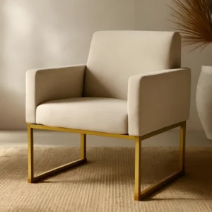 Poltrona Cadeira Decorativa Recepção Base De Ferro Dourada Cor Bege Desenho do tecido Liso